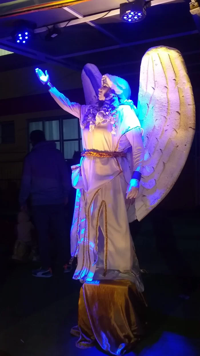 estatua viva anjo