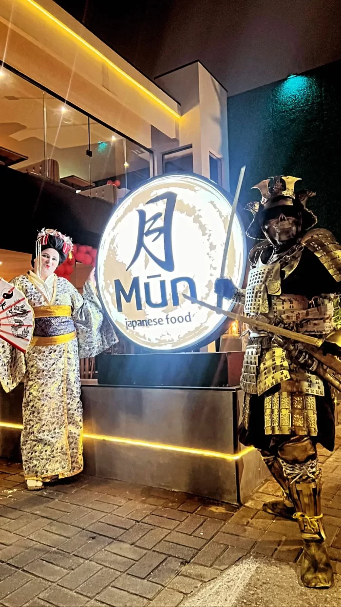 estatua viva gueixa e samurai